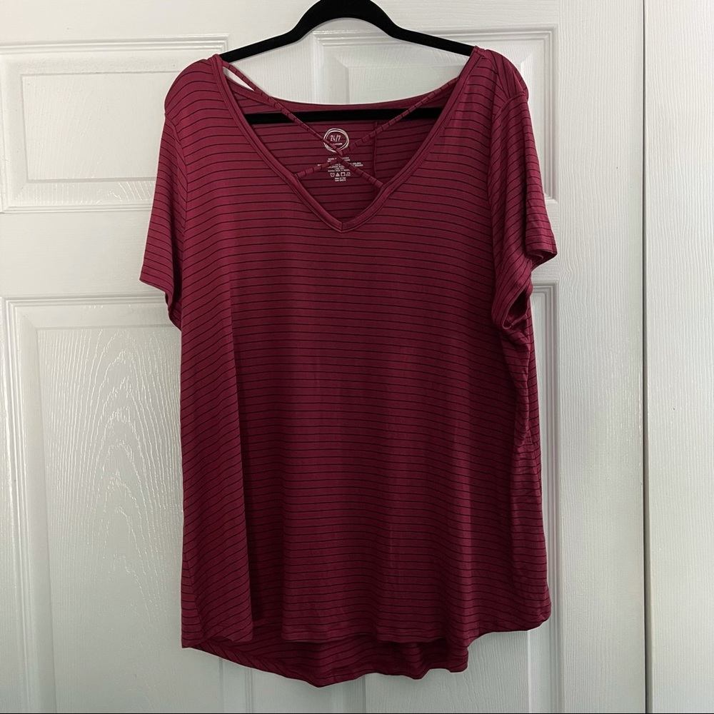 Maurices 24/7 Plus Size Size 1 Maroon Striped Tee